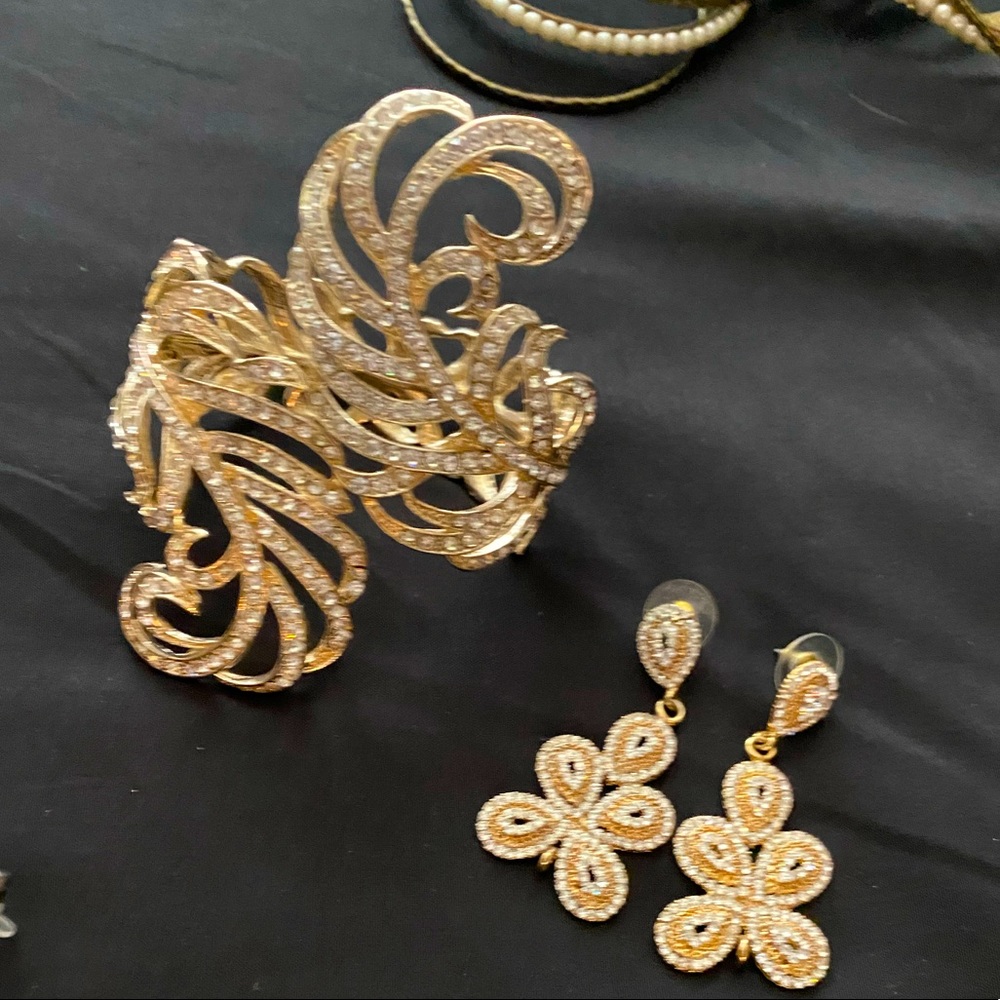 Bracelet & matching earrings